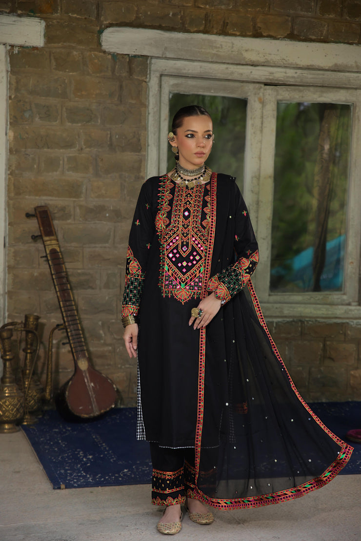 3 Pc Embroidered Linen Dress With Chiffon Dupatta | UMNAA